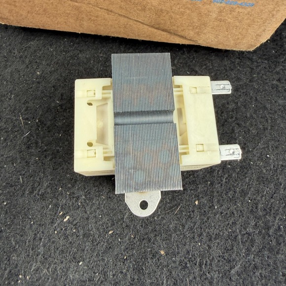 Basler BE131640GEK 5H0750290000 120V 24V 40VA Class 2 Modine HVAC Transformer - Picture 4 of 6